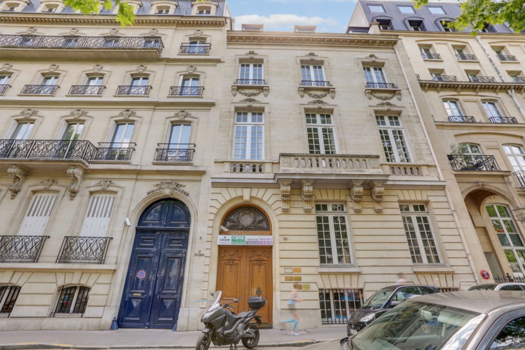 Real I.S. acquiert le 53 Hoche, au coeur du QCA parisien Real I.S. acquiert le 53 Hoche, au coeur du QCA parisien